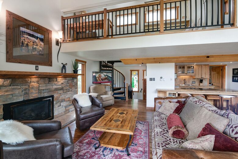 Alpine Comfort Steps from Downtown Breckenridge - Breckenridge, Colorado