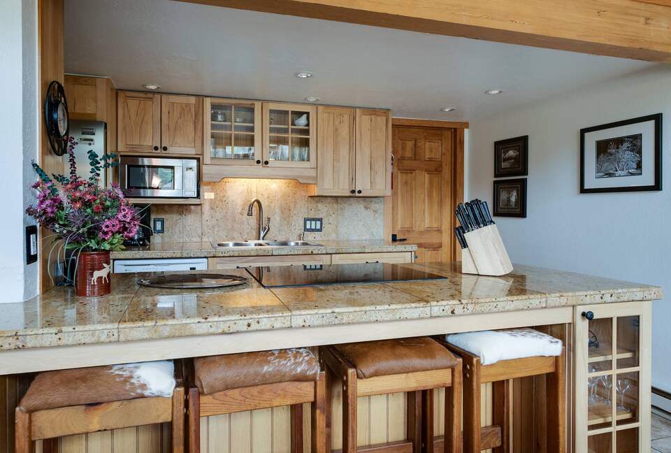 Alpine Comfort Steps from Downtown Breckenridge - Breckenridge, Colorado