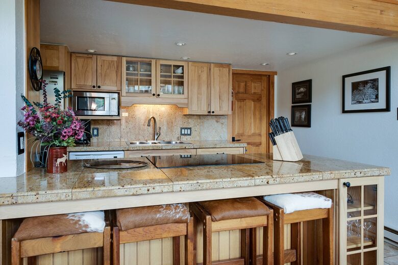 Alpine Comfort Steps from Downtown Breckenridge - Breckenridge, Colorado