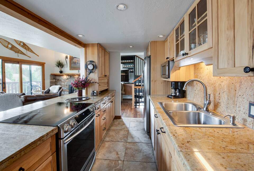 Alpine Comfort Steps from Downtown Breckenridge - Breckenridge, Colorado