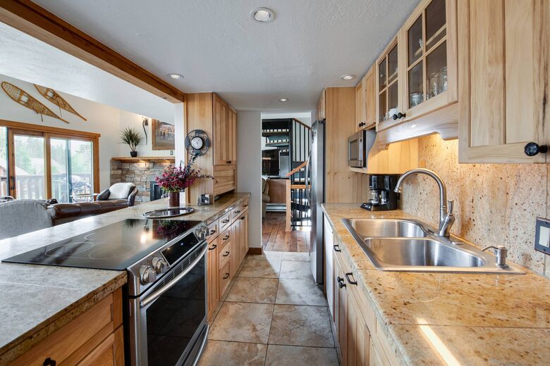 Alpine Comfort Steps from Downtown Breckenridge - Breckenridge, Colorado