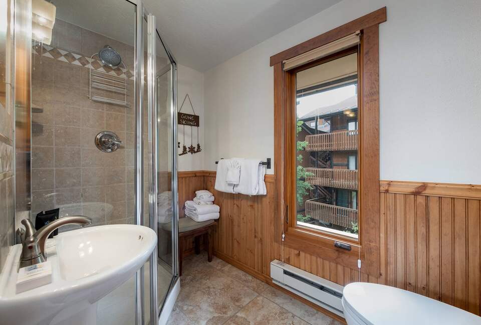 Alpine Comfort Steps from Downtown Breckenridge - Breckenridge, Colorado