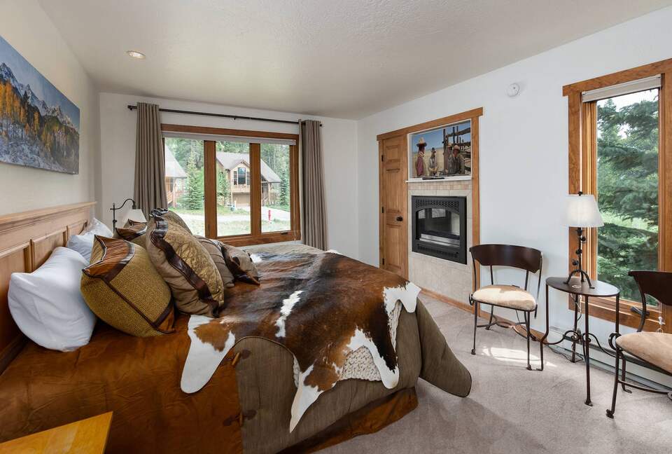 Alpine Comfort Steps from Downtown Breckenridge - Breckenridge, Colorado