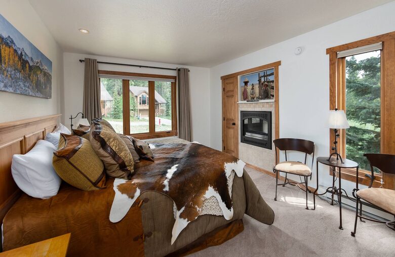 Alpine Comfort Steps from Downtown Breckenridge - Breckenridge, Colorado