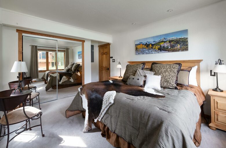 Alpine Comfort Steps from Downtown Breckenridge - Breckenridge, Colorado