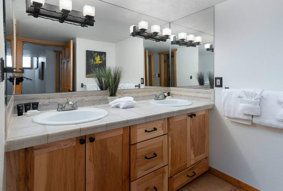 Alpine Comfort Steps from Downtown Breckenridge - Breckenridge, Colorado