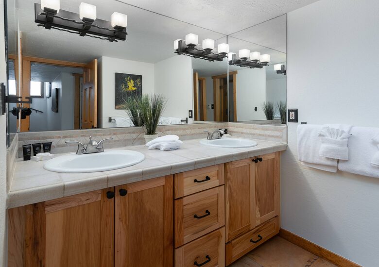 Alpine Comfort Steps from Downtown Breckenridge - Breckenridge, Colorado