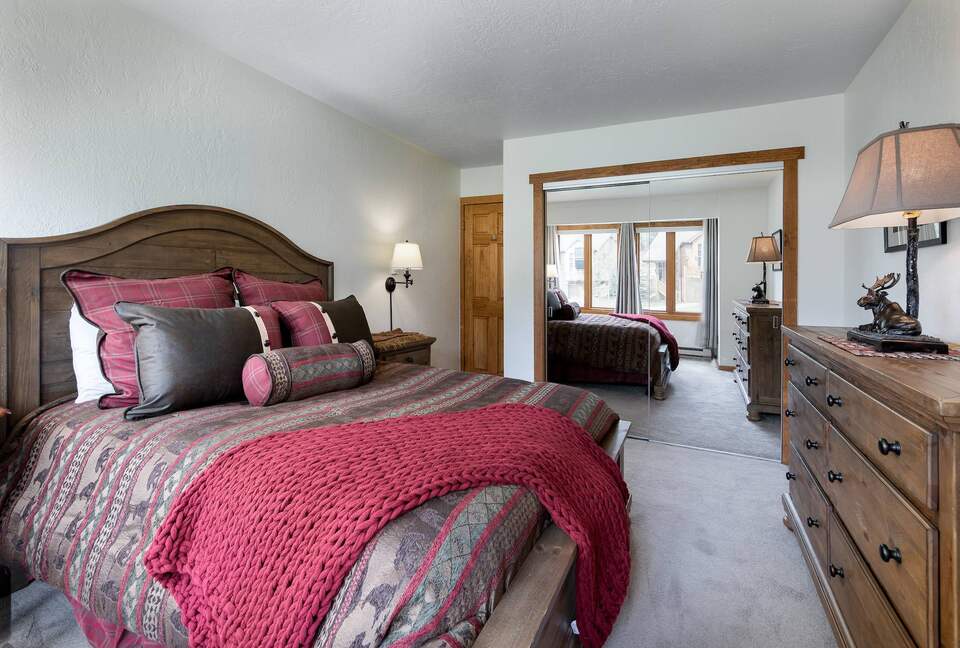 Alpine Comfort Steps from Downtown Breckenridge - Breckenridge, Colorado