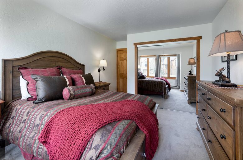 Alpine Comfort Steps from Downtown Breckenridge - Breckenridge, Colorado