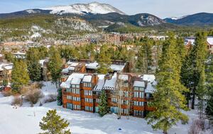Alpine Comfort Steps from Downtown Breckenridge - Breckenridge, Colorado