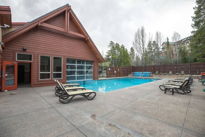 Alpine Comfort Steps from Downtown Breckenridge - Breckenridge, Colorado