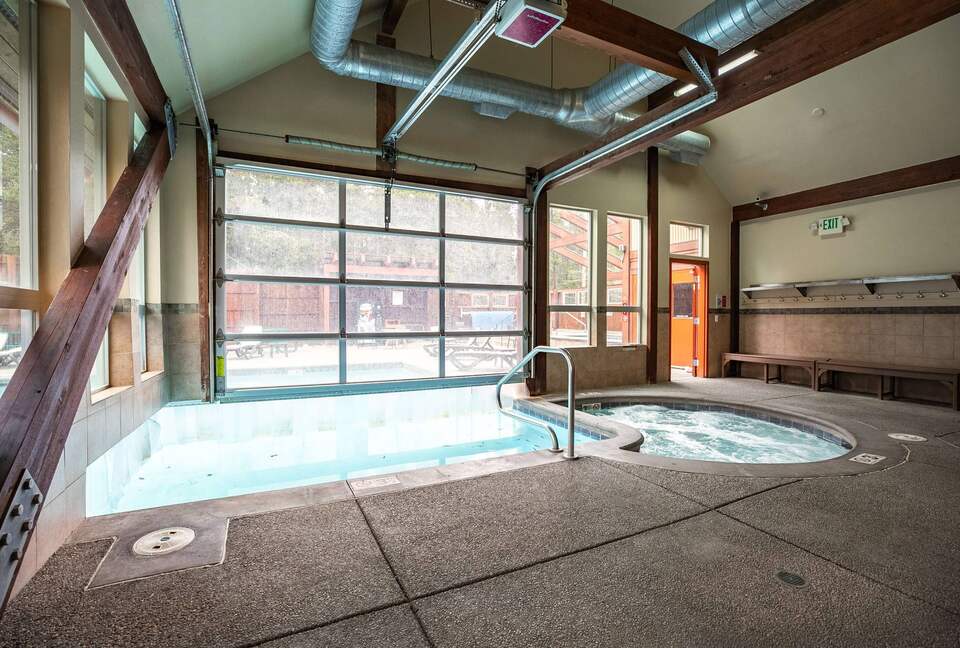 Alpine Comfort Steps from Downtown Breckenridge - Breckenridge, Colorado