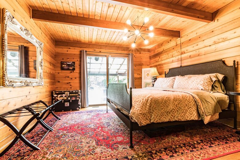 Pacific Northwest Woodland Escape - Duvall, Washington