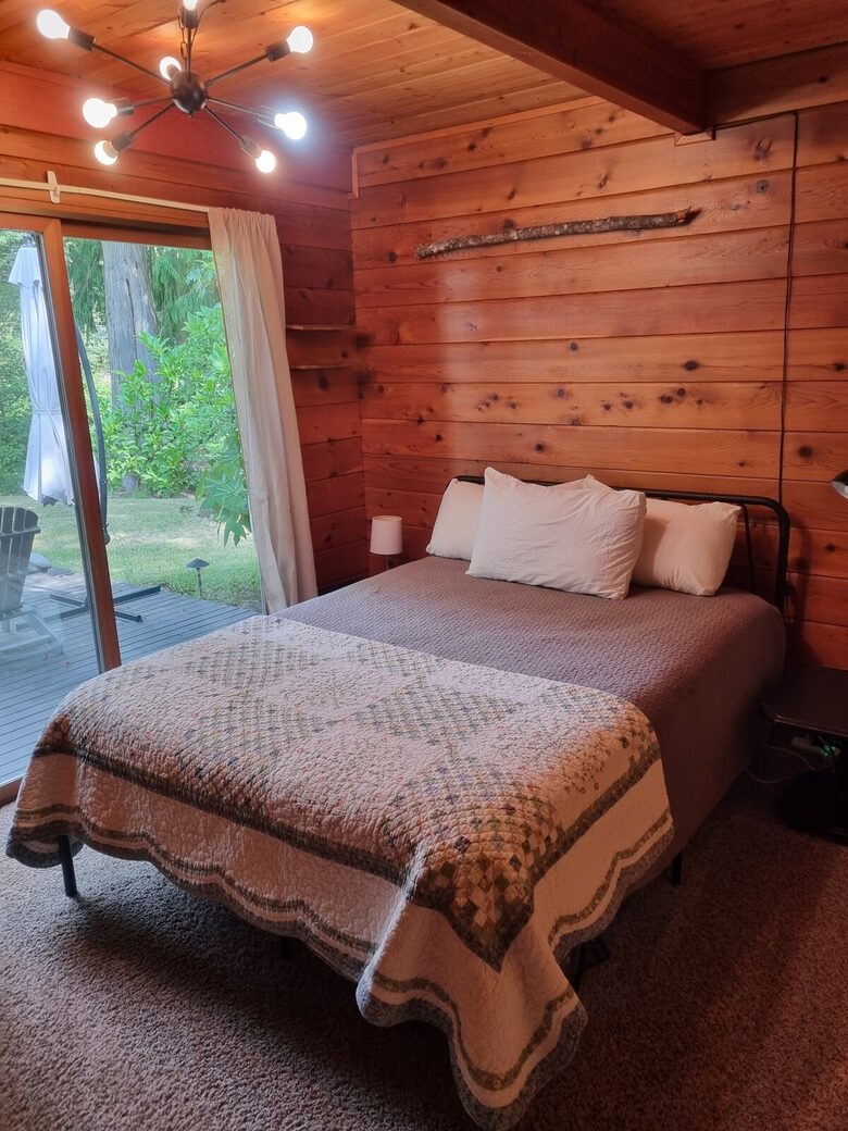 Pacific Northwest Woodland Escape - Duvall, Washington