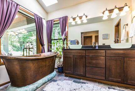 Pacific Northwest Woodland Escape - Duvall, Washington