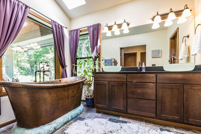 Pacific Northwest Woodland Escape - Duvall, Washington