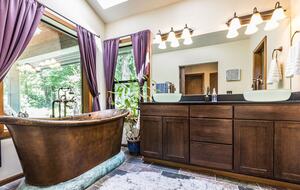 Pacific Northwest Woodland Escape - Duvall, Washington