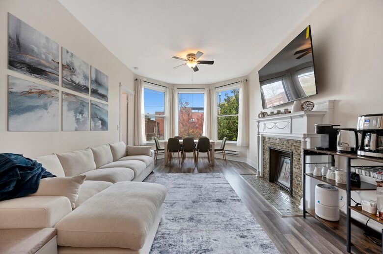 Classic Chicago Comfort Near Wrigley Field - Chicago, Illinois