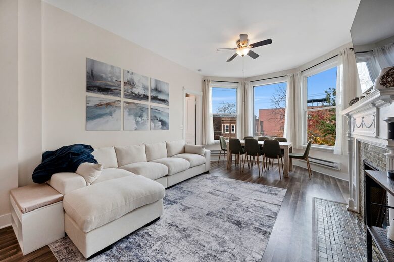 Classic Chicago Comfort Near Wrigley Field - Chicago, Illinois