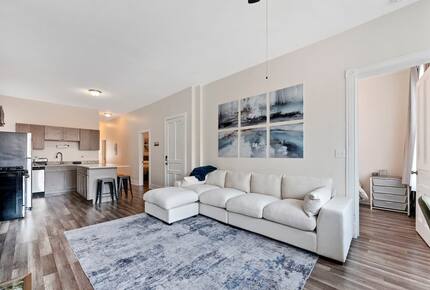 Classic Chicago Comfort Near Wrigley Field - Chicago, Illinois