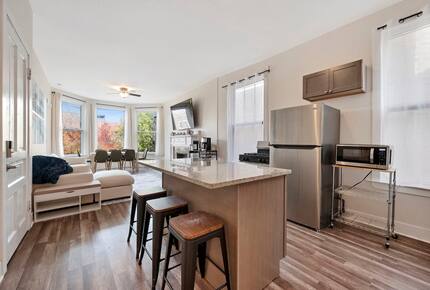 Classic Chicago Comfort Near Wrigley Field - Chicago, Illinois