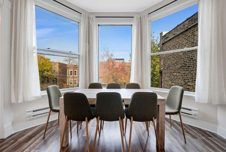 Classic Chicago Comfort Near Wrigley Field - Chicago, Illinois