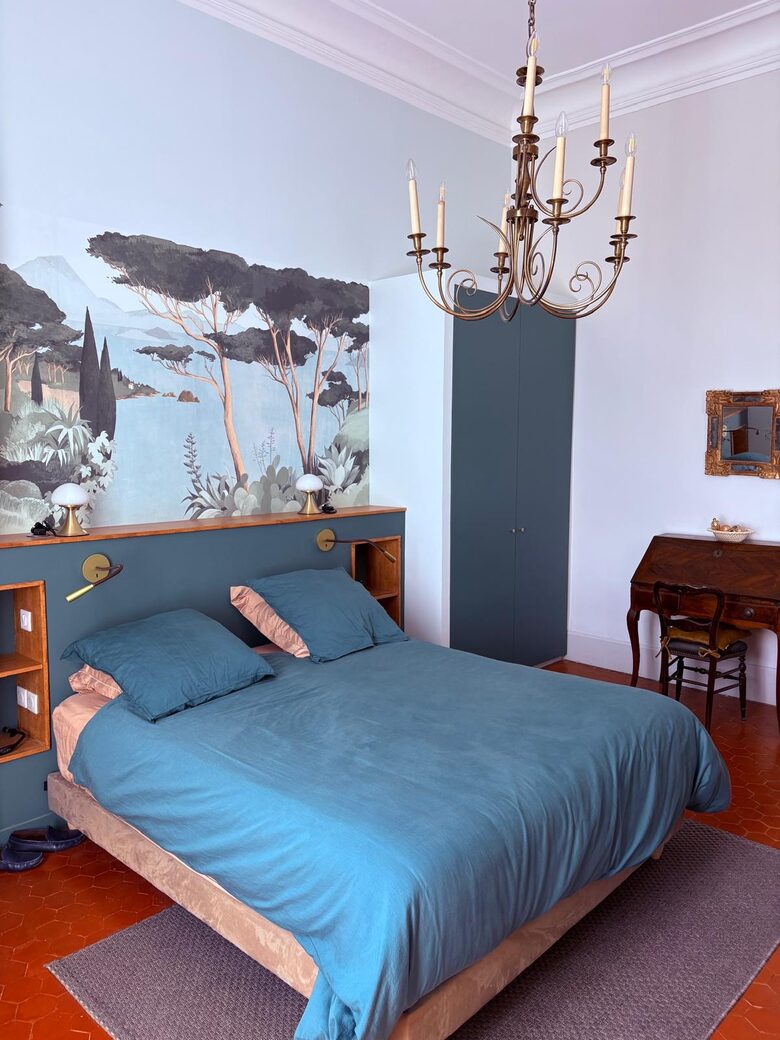 Apartment with Panoramic Views of Place de la Comédie - Montpellier, France