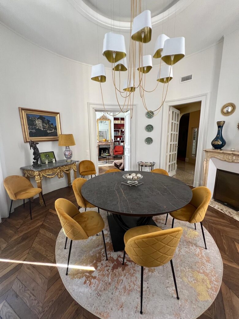 Apartment with Panoramic Views of Place de la Comédie - Montpellier, France