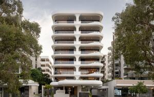 Exclusive Cotton Tree Waterfront Retreat with Resort Amenities - Maroochydore, Australia