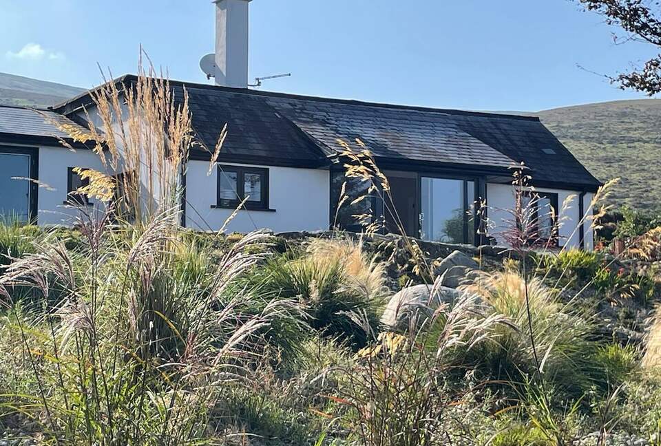 Elegant Countryside Haven with Scenic Wicklow Views - Ballynastockan, Ireland