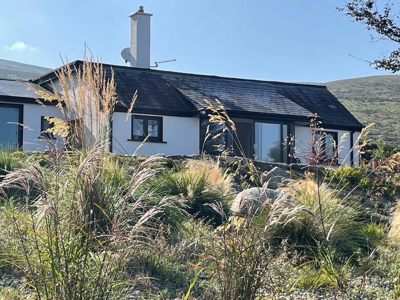 Elegant Countryside Haven with Scenic Wicklow Views - Ballynastockan, Ireland