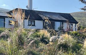 Elegant Countryside Haven with Scenic Wicklow Views - Ballynastockan, Ireland