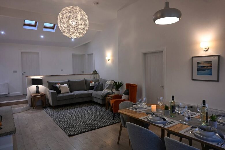 Elegant Countryside Haven with Scenic Wicklow Views - Ballynastockan, Ireland