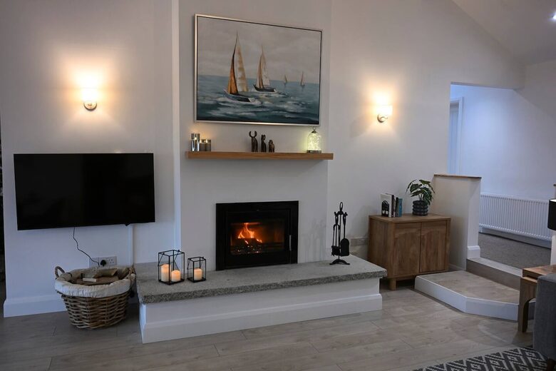 Elegant Countryside Haven with Scenic Wicklow Views - Ballynastockan, Ireland