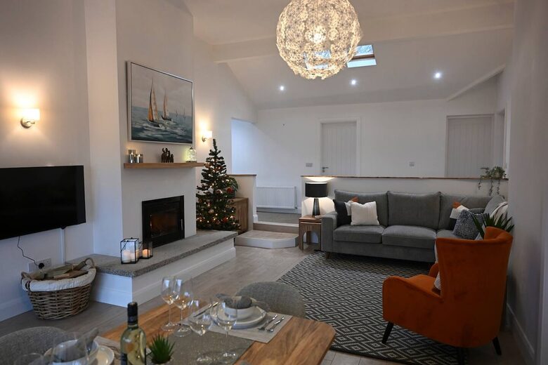 Elegant Countryside Haven with Scenic Wicklow Views - Ballynastockan, Ireland