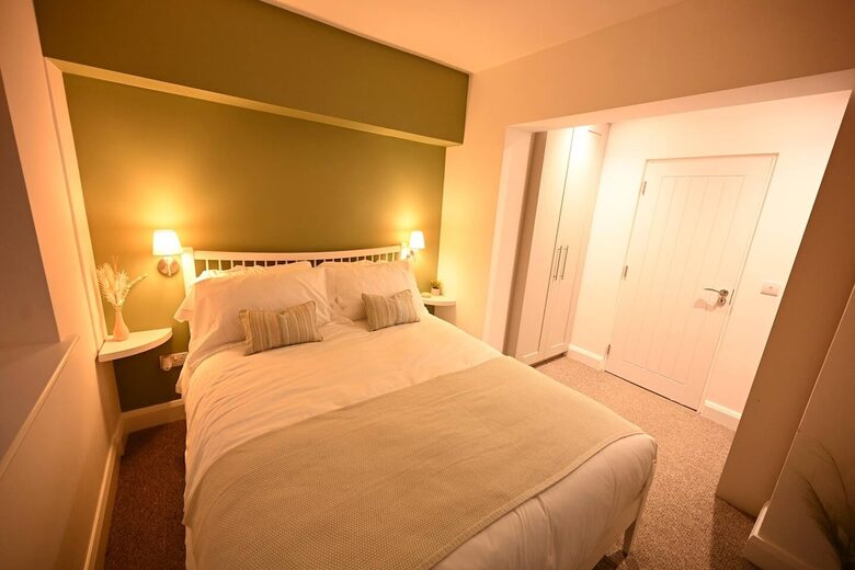 Elegant Countryside Haven with Scenic Wicklow Views - Ballynastockan, Ireland