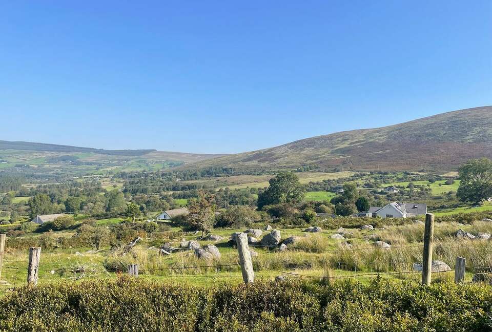 Elegant Countryside Haven with Scenic Wicklow Views - Ballynastockan, Ireland