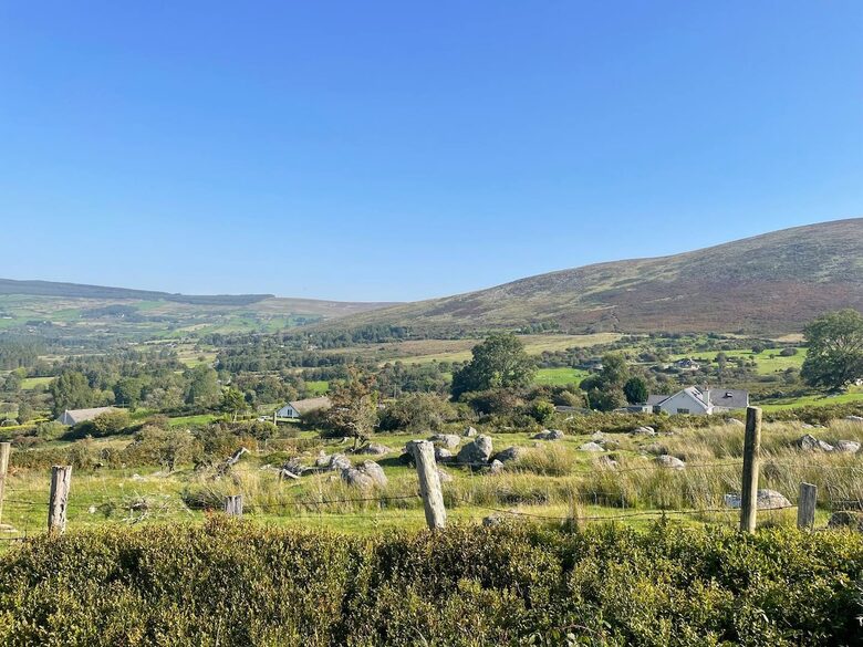 Elegant Countryside Haven with Scenic Wicklow Views - Ballynastockan, Ireland