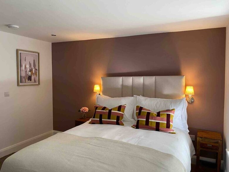 Elegant Countryside Haven with Scenic Wicklow Views - Ballynastockan, Ireland