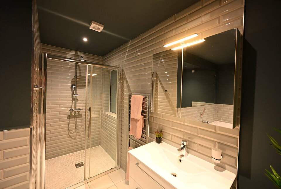 Elegant Countryside Haven with Scenic Wicklow Views - Ballynastockan, Ireland