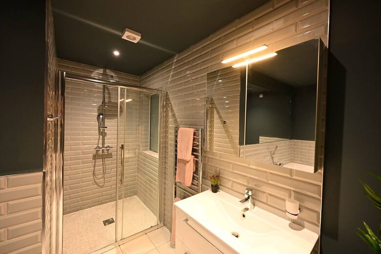 Elegant Countryside Haven with Scenic Wicklow Views - Ballynastockan, Ireland