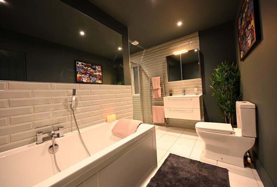 Elegant Countryside Haven with Scenic Wicklow Views - Ballynastockan, Ireland