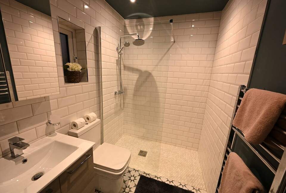 Elegant Countryside Haven with Scenic Wicklow Views - Ballynastockan, Ireland