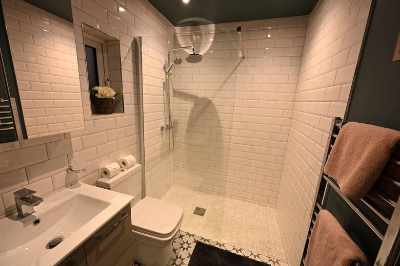 Elegant Countryside Haven with Scenic Wicklow Views - Ballynastockan, Ireland