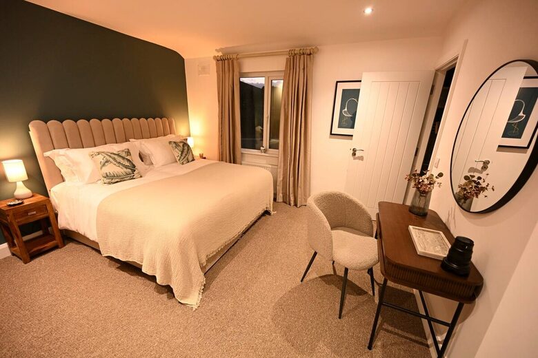 Elegant Countryside Haven with Scenic Wicklow Views - Ballynastockan, Ireland