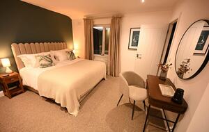 Elegant Countryside Haven with Scenic Wicklow Views - Ballynastockan, Ireland