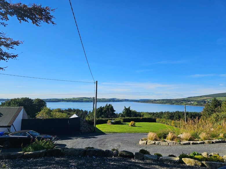 Elegant Countryside Haven with Scenic Wicklow Views - Ballynastockan, Ireland