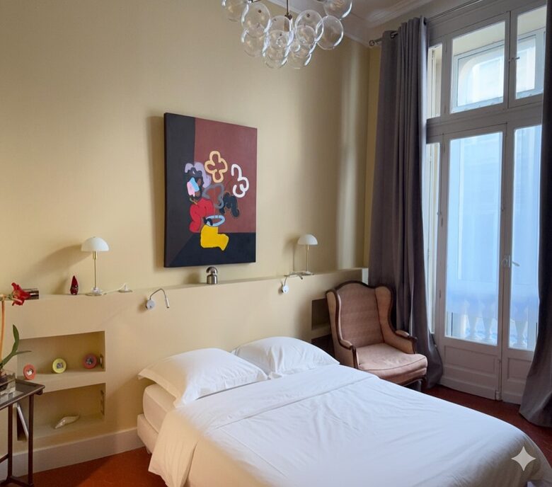 Apartment with Panoramic Views of Place de la Comédie - Montpellier, France