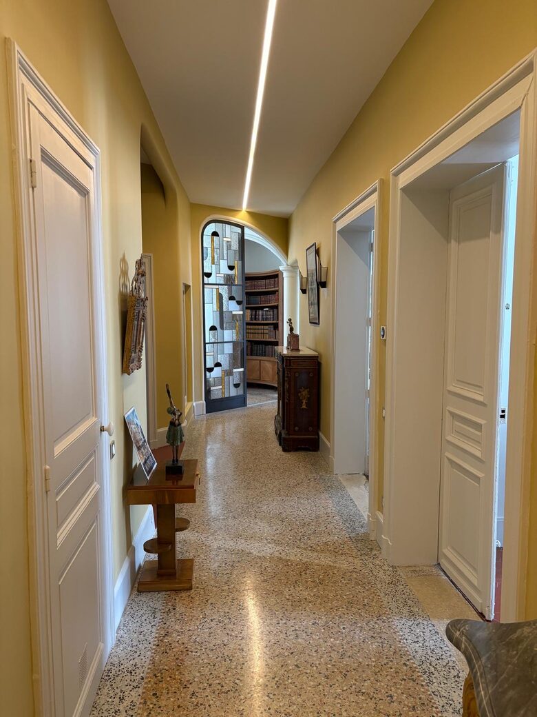 Apartment with Panoramic Views of Place de la Comédie - Montpellier, France