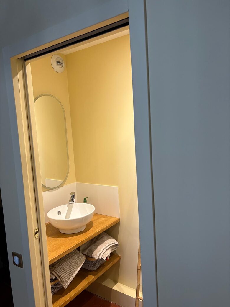 Apartment with Panoramic Views of Place de la Comédie - Montpellier, France